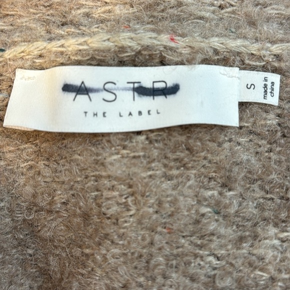 ASTR The Label Taupe Acrylic Wool Blend Women’s Small Wrap V Neck Fuzzy Sweater - Picture 6 of 7